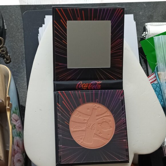 Revolution x Coca-Cola Highlighter NEW COLLECTORS Item - Picture 2 of 4